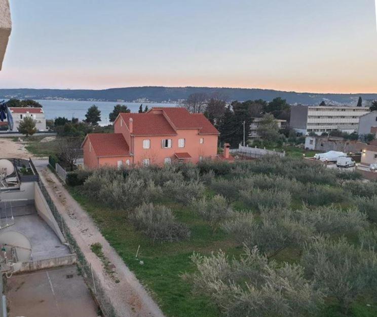 Apartment Eso Kastela Luaran gambar